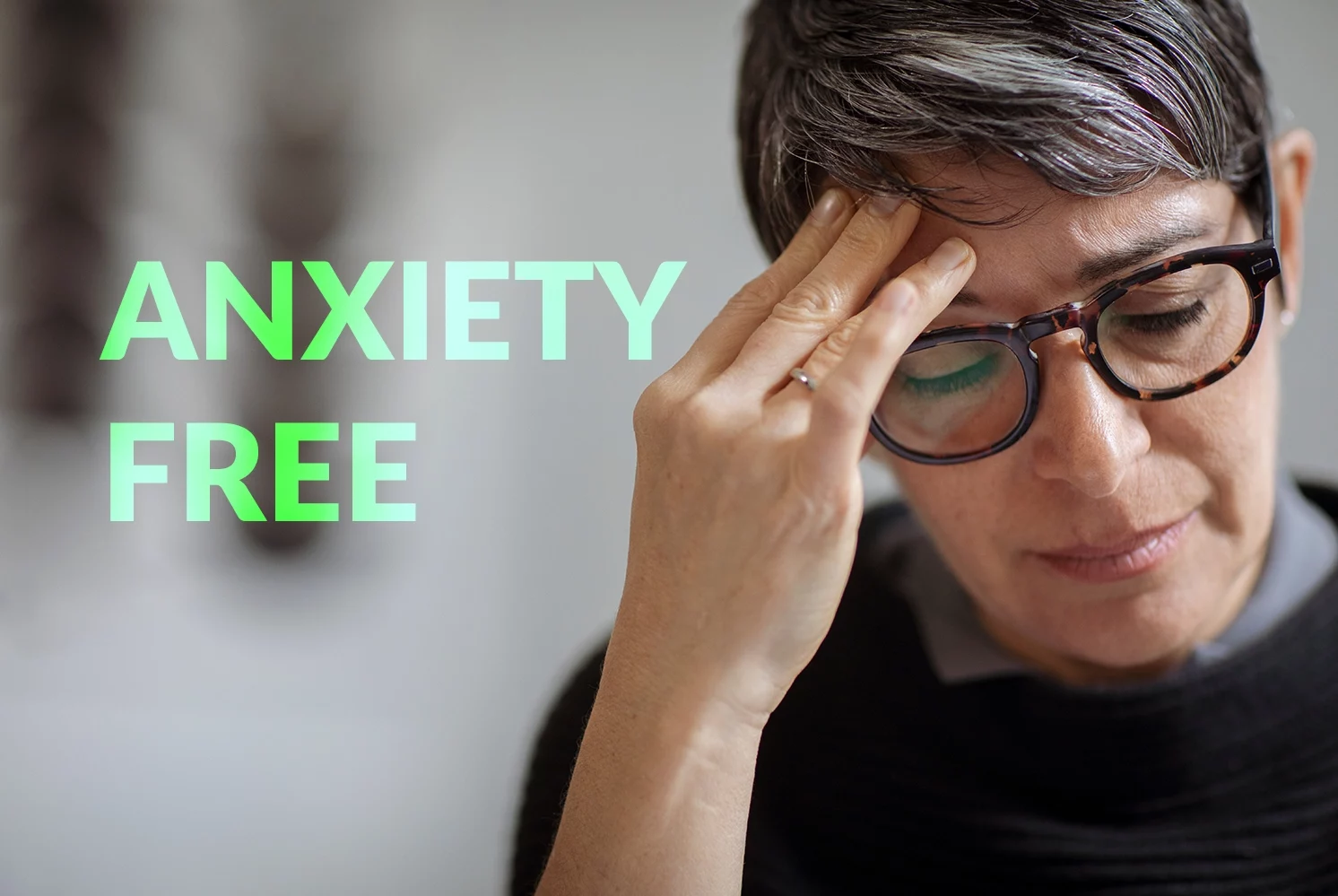 women's facial explression struggling iwth anxiety